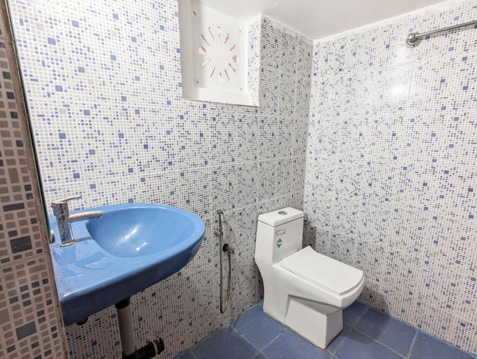 Bathroom 5, Hotel Swati, North Goa