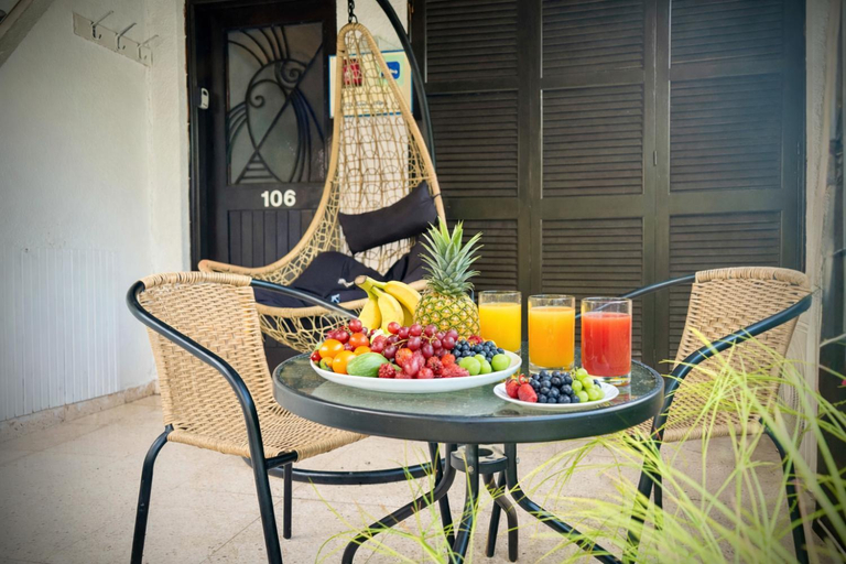 Food & Drinks 5, Ibiscus Garden Apartment with Pool, Kato Paphos