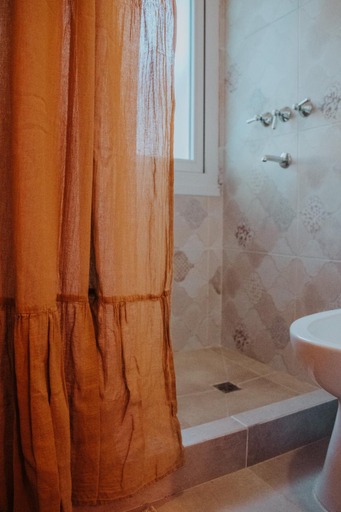 Bathroom 4, Hol Gok Patagonia, Futaleufú