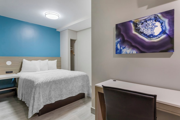 Bedroom 4, Red Roof Plus Brooklyn - Flatbush Ave, New York