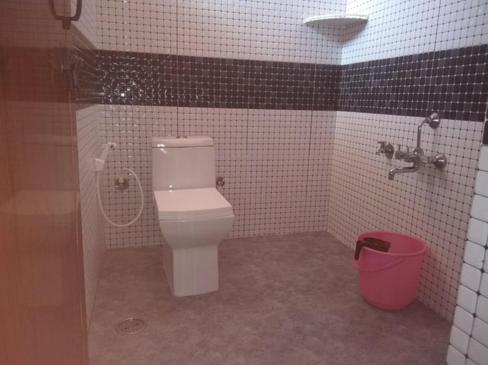 Bathroom 3, Lakshmi Vasan Homestay, Kodagu