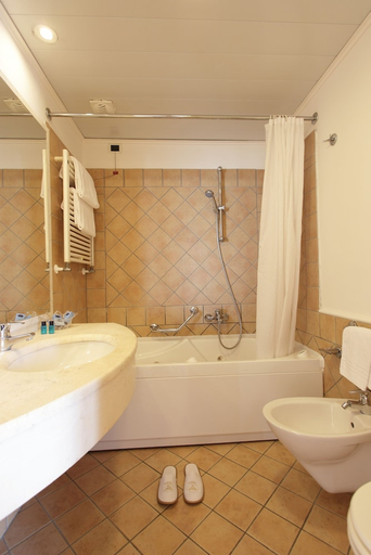 Bathroom 4, Dioscuri Bay Palace Hotel, Agrigento