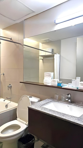 Bathroom 3, Microtel By Wyndham Acropolis, Quezon City