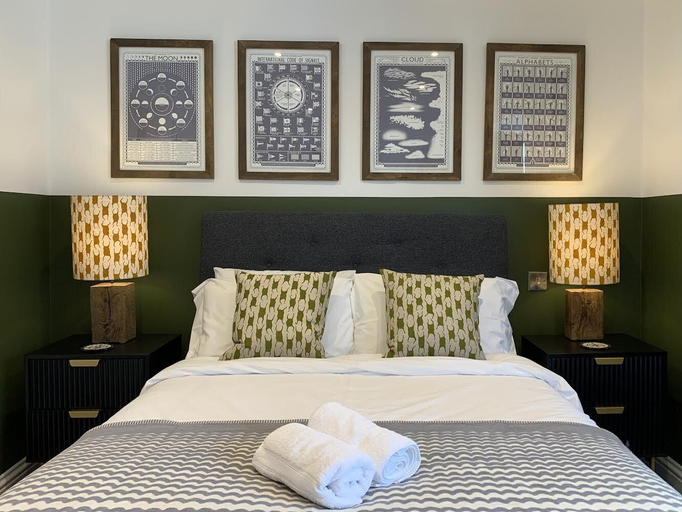 Others 5, The Blue Bell Inn, Hampshire