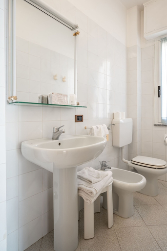 Bathroom 4, Hotel Careni Villa Italia, Savona