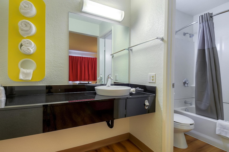 Bathroom 4, Motel 6 Rancho Mirage, CA - Palm Springs, Riverside