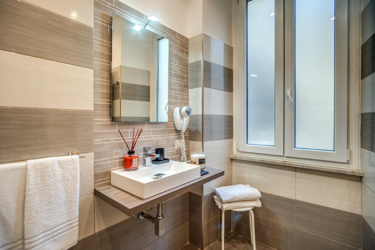 Bathroom 4, Terlie Tomacelli, Rome