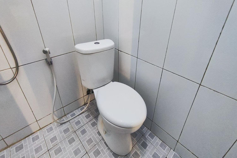 Bathroom 4, Hotel O Omah Ladrang, Sleman