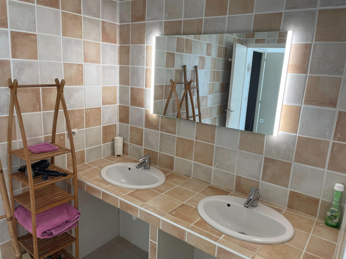 Bathroom 4, Modern Villa with Pool in Brives, Charente-Maritime