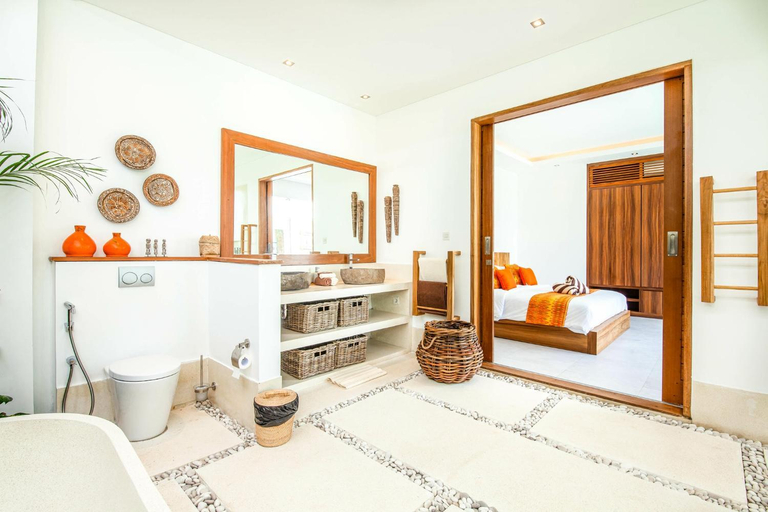 Bathroom 3, Spacious 4 BR Walking Distance to Finns Beach, Badung