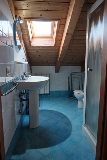 Bathroom 3, Modern Three-bedroom Apartment in Residence with Pool, Rovigo