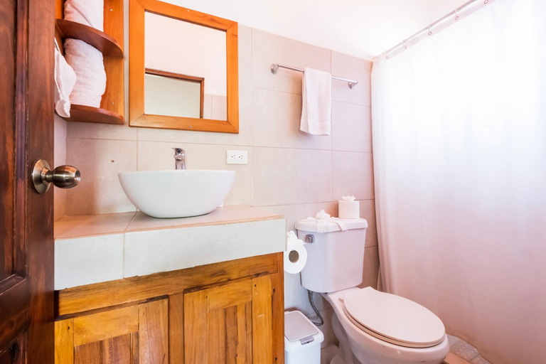 Bathroom 2, Ola Bonita BeachFront Apart Hotel, Garabito