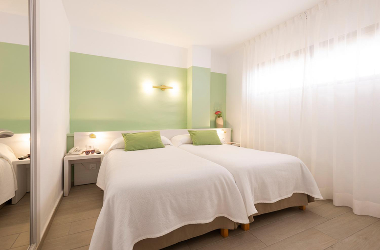 Bedroom 4, Flor Los Almendros Apartamentos, Baleares