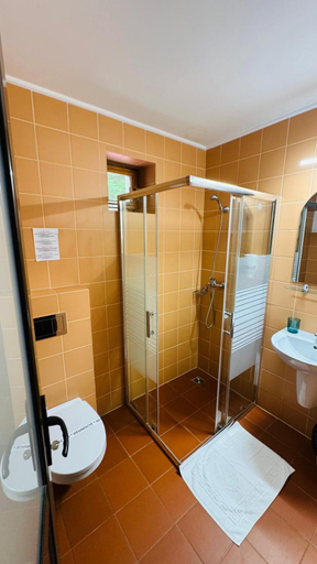 Shower 4, Pastravaria Bratioara, Bughea De Sus