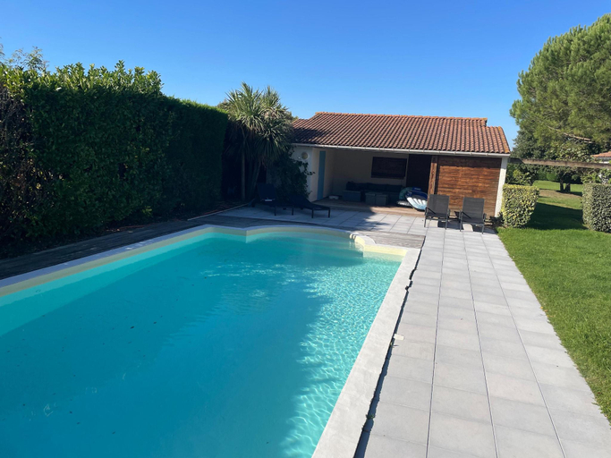 Sport & Beauty 2, Modern Villa with Pool in Brives, Charente-Maritime