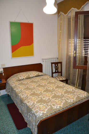 Others 5, Albergo I Longobardi, Siena