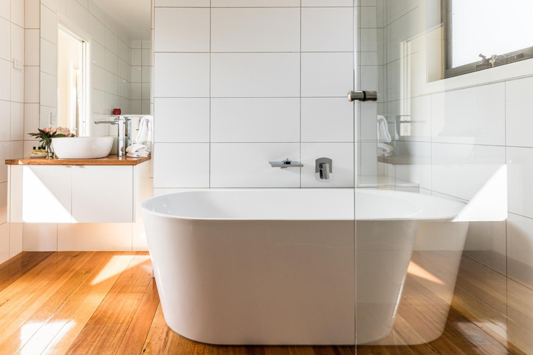 Bathroom 3, Curringa Farm Accommodation, Central Highlands