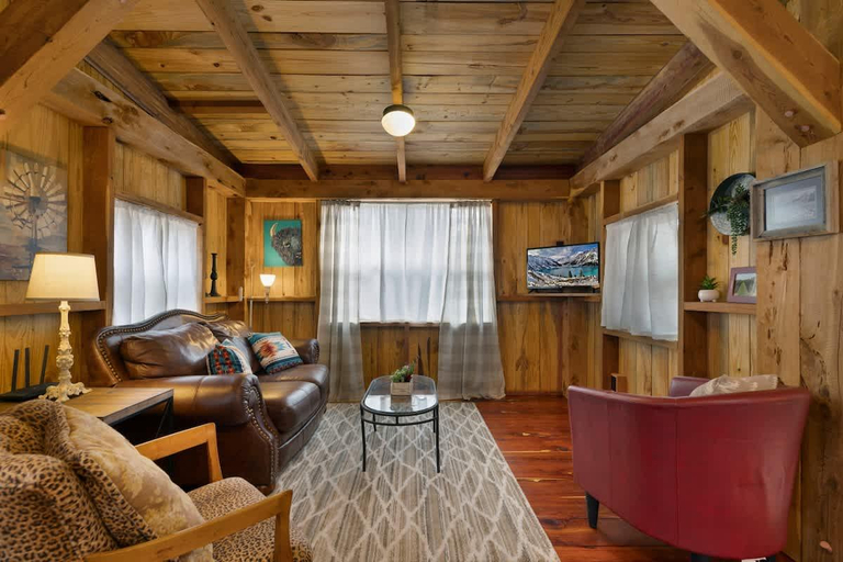 Separate living room 3, Saw Mill Cabin, Gillespie