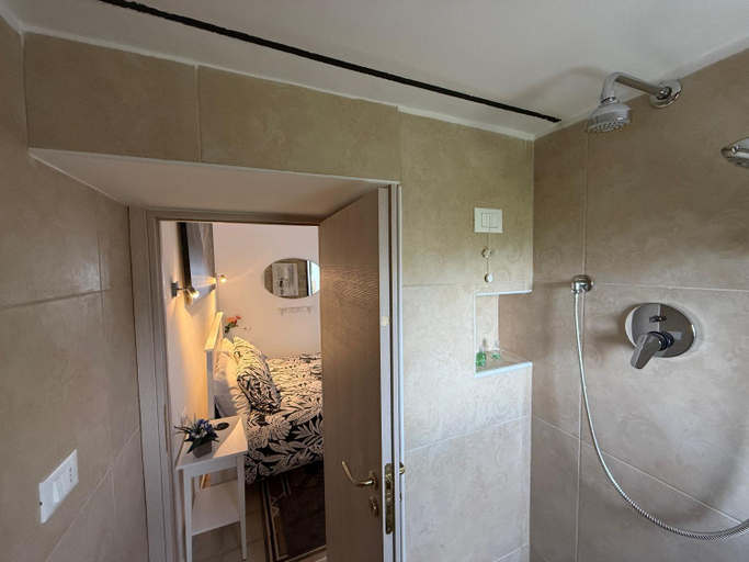 Bathroom 5, B&B Porta Verde, Campobasso