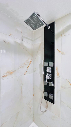 Bathroom 2, Apartment in Jozsef krt 50, Budapesti