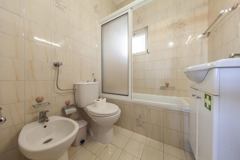 Bathroom, B91 - Bairro Apartment in Lagos, Lagos