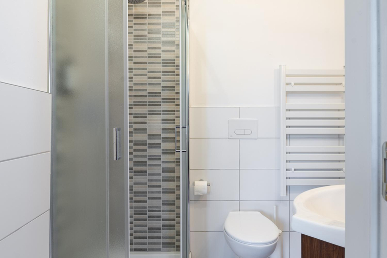 Bathroom 2, Art Rooms, Arezzo