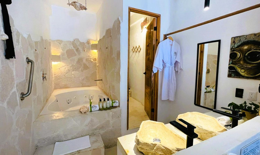 Bathroom 3, Ikal Island Garden, Isla Mujeres