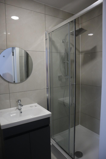 Others 4, Harrow Hotel, London