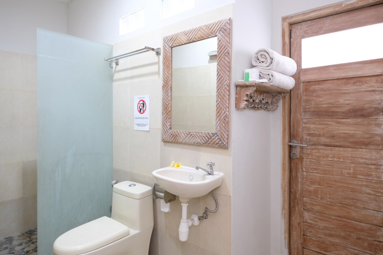 Bathroom 3, Urbanview Hotel Wayan Mansion, Denpasar