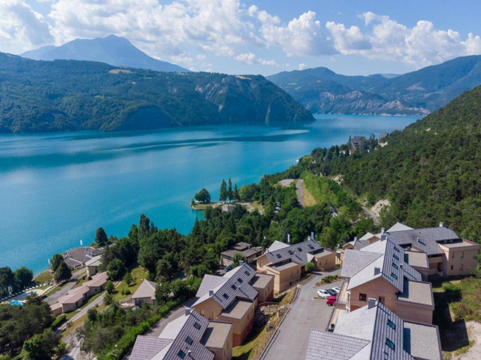 Surrounding environment 4, Chorges Lakeside Stay with a Fireplace, Hautes-Alpes