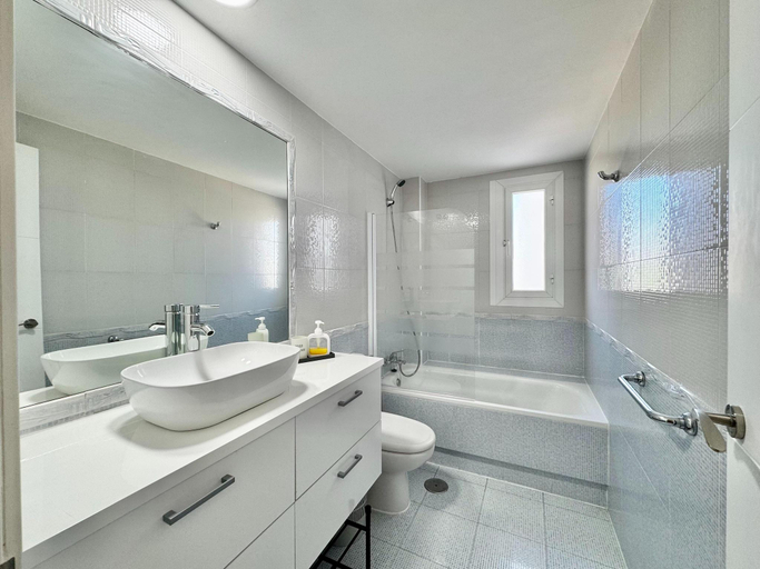 Bathroom 5, Apartment in Roquetas near Playa Serena, Almería