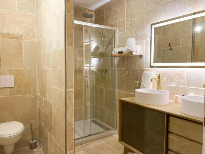 Bathroom 4, Chateau le Bouis Hotel & Wine, Aude