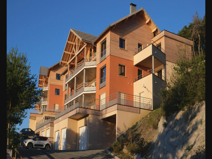 Exterior view 5, Chorges Lakeside Stay with a Fireplace, Hautes-Alpes