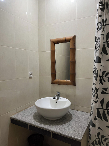 Bathroom 3, Hotel Patma Bira, Bulukumba