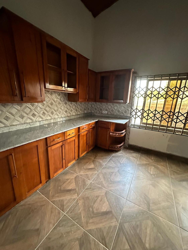 Others 5, D Barfi Executive Lodge, excellent location, Kumasi