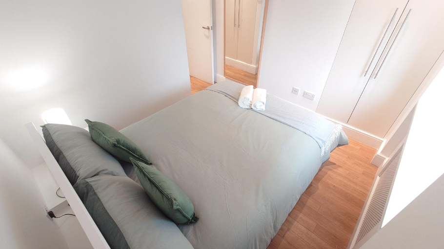 Bedroom 2, Deluxe Tower Bridge Apartments, London