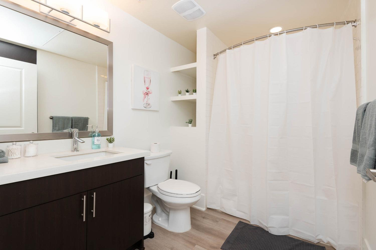 Bathroom 3, The Modern Suite Residences, Los Angeles