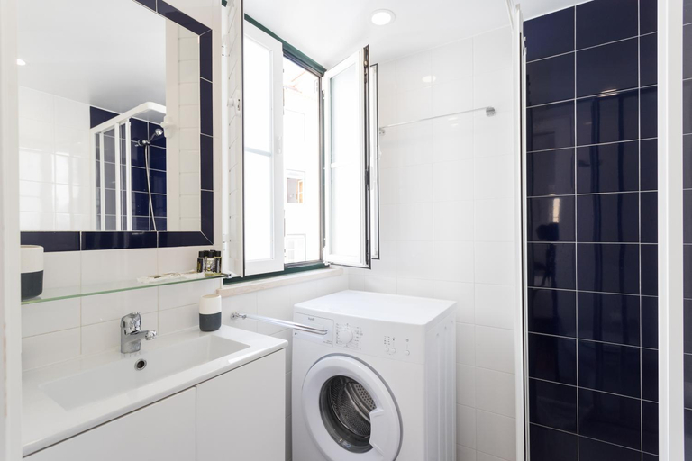 Bathroom 3, Apartments Center Alfama II, Lisbon