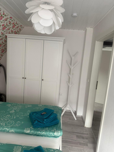 Bedroom 2, Ferienwohnung mit Seeblick, Leer