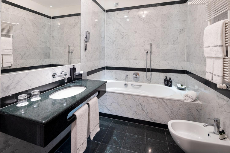 Bathroom 5, Grand Hotel della Posta, WorldHotels Distinctive, Sondrio