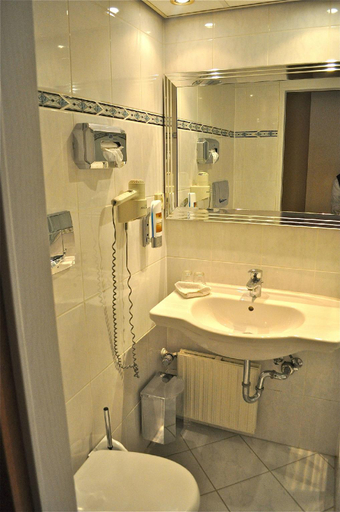 Bathroom 4, Savoy Hotel, Frankfurt am Main