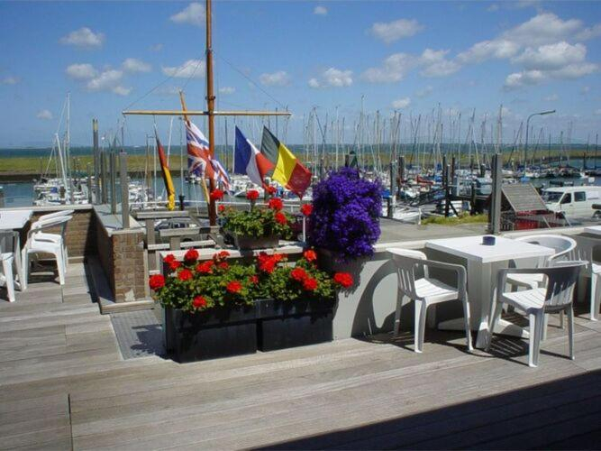 Food & Drinks, Holiday Home in Colijnsplaat near Oosterschelde, Noord-Beveland