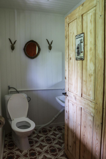 Bathroom 2, O Bercail, Sierre