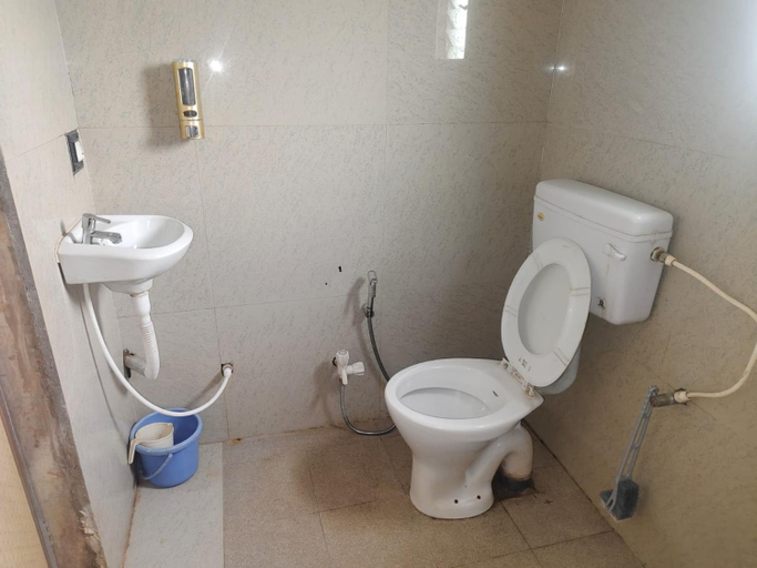 Bathroom 3, MAHABALESHWAR HERITAGE villa, Satara