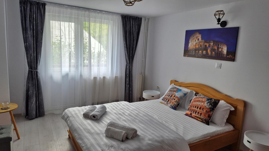 Others 5, Casa Dobrin, Capatanenii Pamanteni