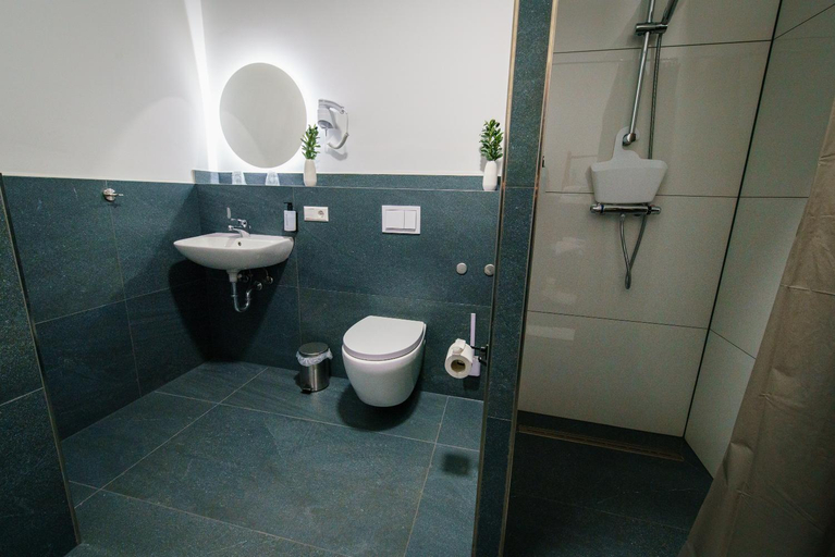 Bathroom 4, Hotel Waibstadter Hof, Rhein-Neckar-Kreis