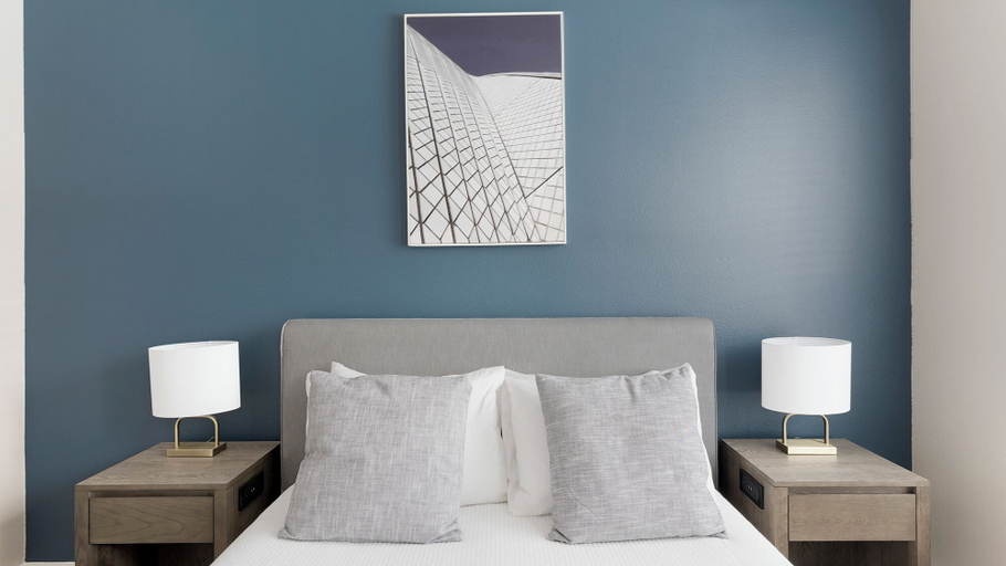 Room 4, Landing Apartments at Hillwood, Rutherford