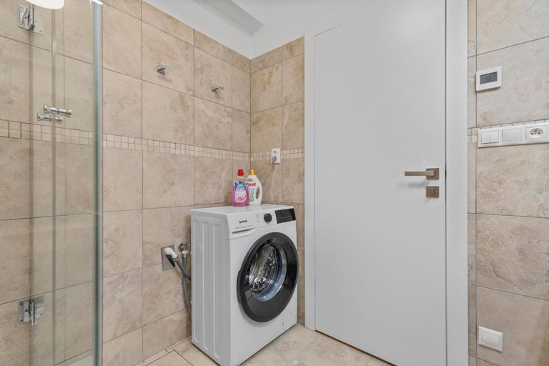 Bathroom 2, Novo Apartments balcony near Train Station, Bratislava
