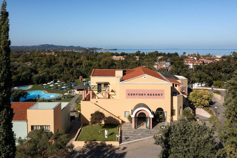Exterior & Views