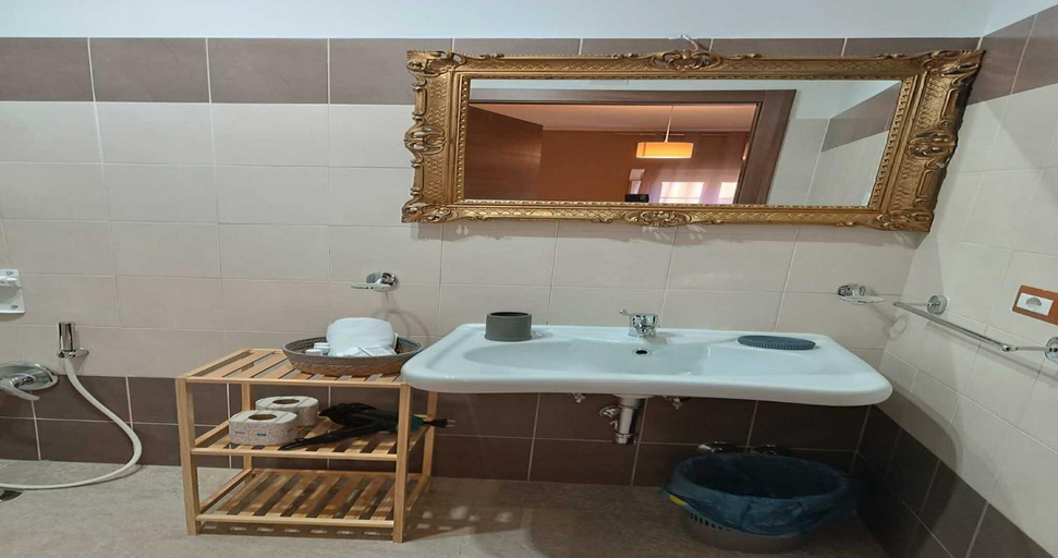 Bathroom 4, Rome's Best Holidays, Rome